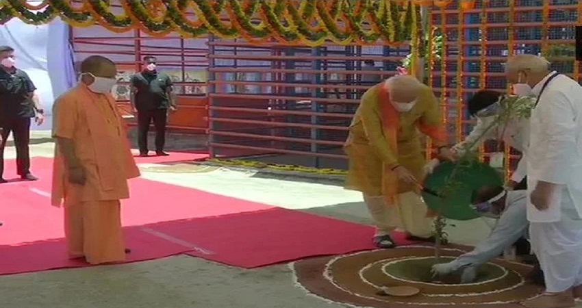 PM मोदी ने श्रीराम जन्मभूमि परिसर में लगाया पारिजात का पौधा, जानें क्या है इसका महत्व PM मोदी ने श्रीराम जन्मभूमि परिसर में लगाया पारिजात का पौधा, जानें क्या है इसका महत्व